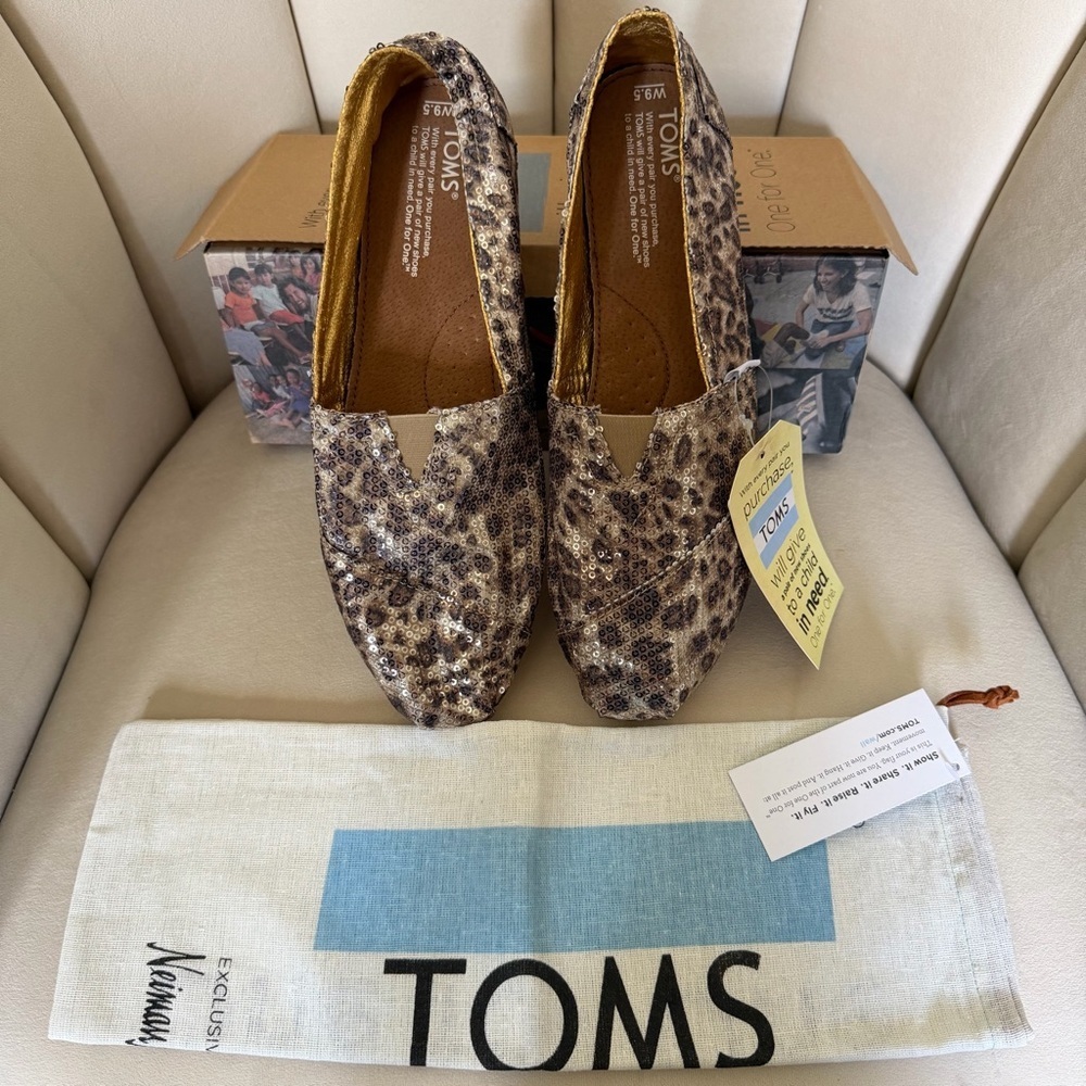 NWT Toms Gold Sequins Slip On Flats Alpargata Glitter Cheetah Print Shoes 9.5